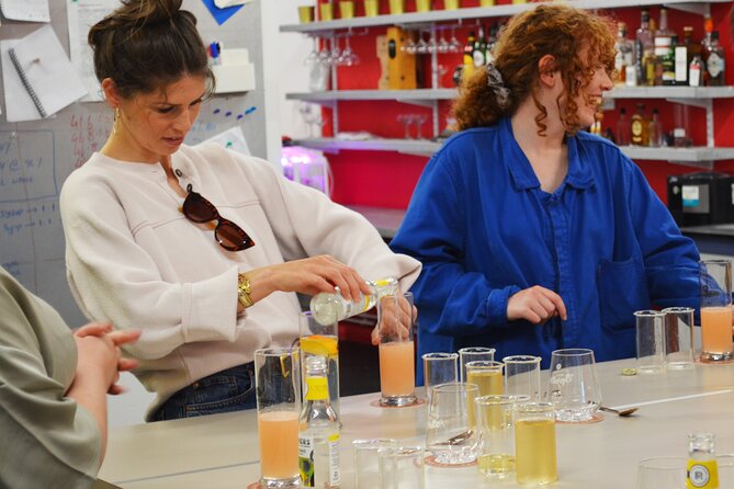 1-Hour Cocktail Masterclass Experience in Dublin - A cocktail class with a distillery at its center