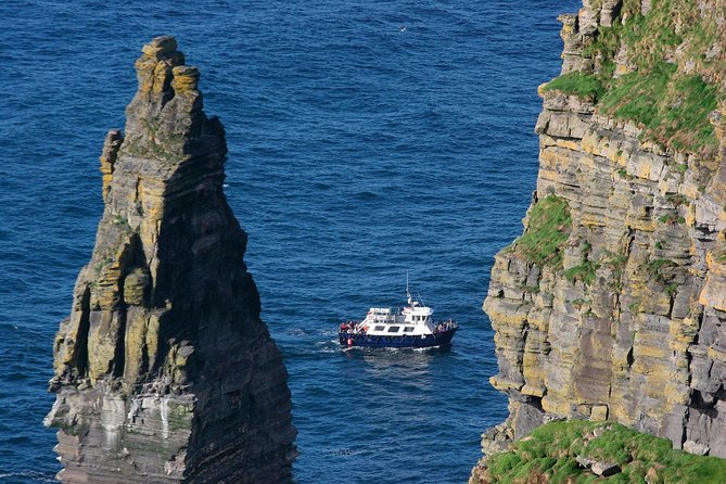 6-Day All Ireland Tour from Dublin Including Accommodation - Day 1: Monasterboice, Belfast, and the Titanic story