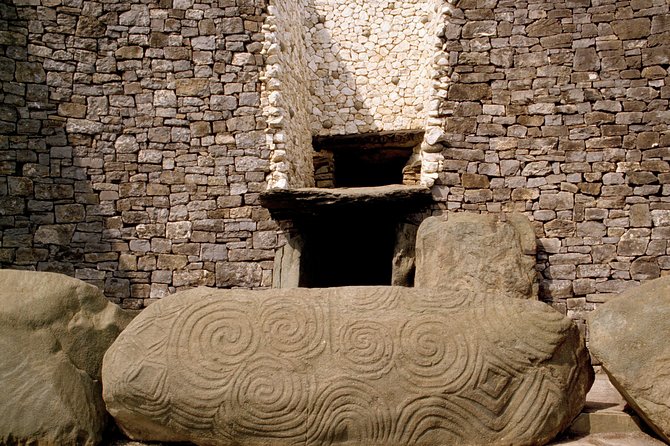 6 hour Half-Day Award Winning Private Tour of the Boyne Valley - Slane Castle and the option to stretch the day