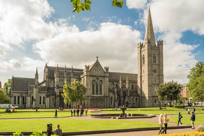 90 Minute Dublin Walking tour and Sightseeing tips - Temple Bar: local advice amid the tourist noise
