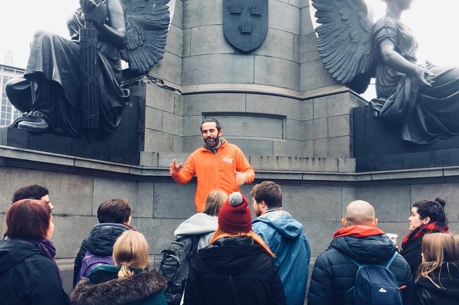 90 Minute Dublin Walking tour and Sightseeing tips - Trinity College and the crossing to College Green