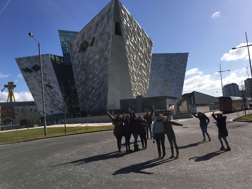 Belfast and Giant's Causeway in Italian or Spanish - Walking the Giant’s Causeway for 90 minutes