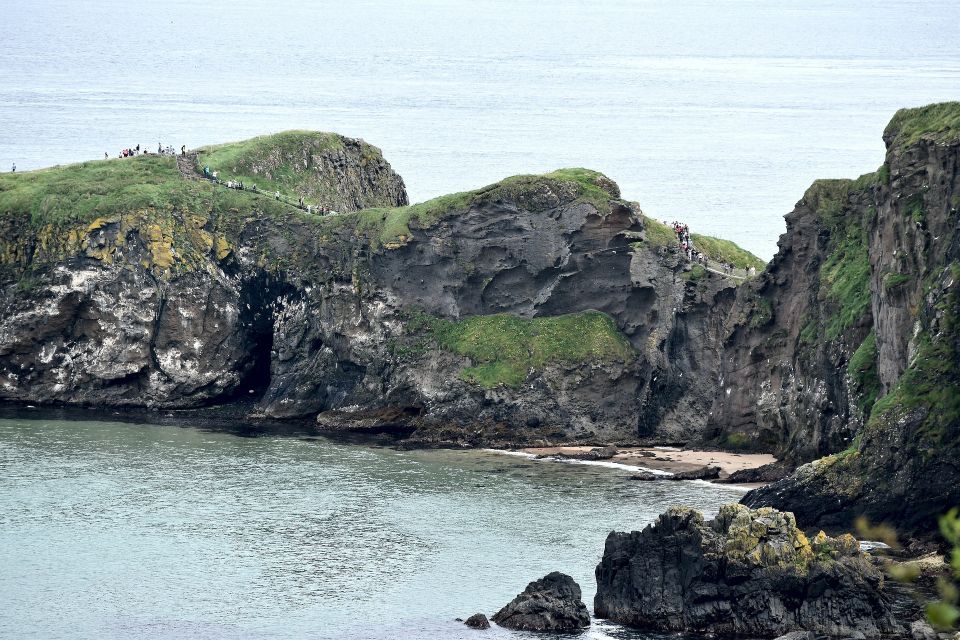 Belfast & Giant's Causeway: 2-Day Rail Tour from Dublin - Shopping and free time in central Belfast