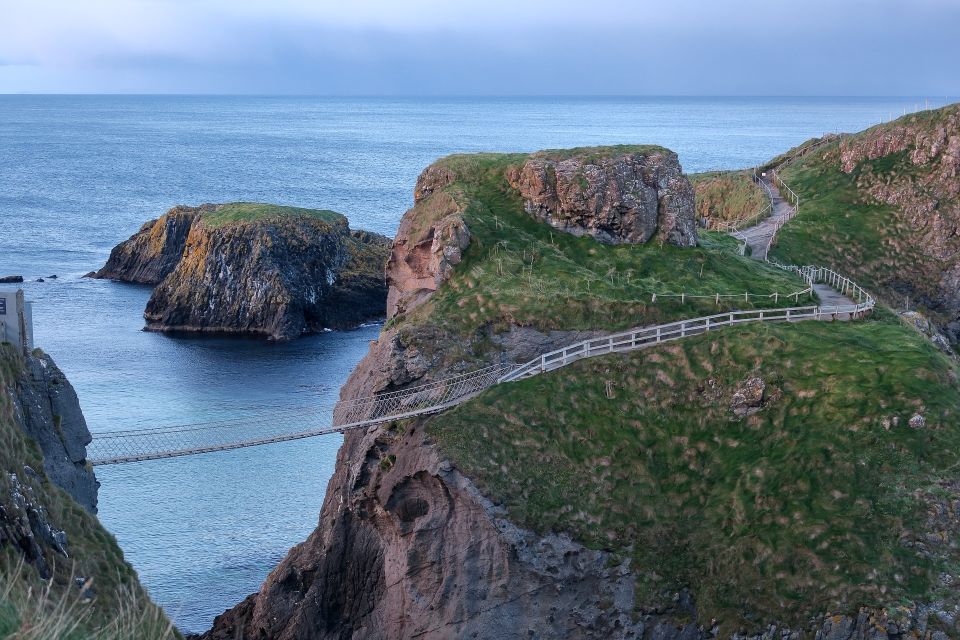 Belfast & Giant's Causeway: 2-Day Rail Tour from Dublin - A four-star Belfast night and an Ulster Fry