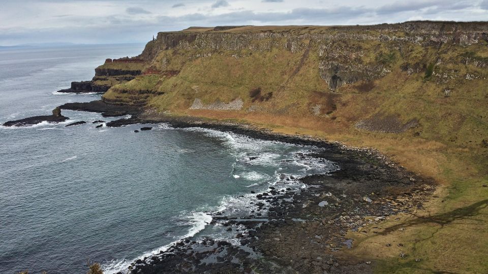 Belfast & Giant's Causeway: 2-Day Rail Tour from Dublin - Belfast by hop-on hop-off bus