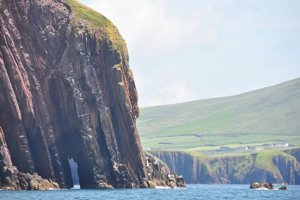 Best of Ireland 6-Day Backpackers Economy Tour - Food, lodging, and the daily pace
