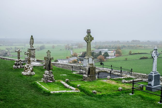 Blarney, Rock of Cashel & Cahir Castles Day Tour From Dublin - Blarney Castle is more than a kiss at the top