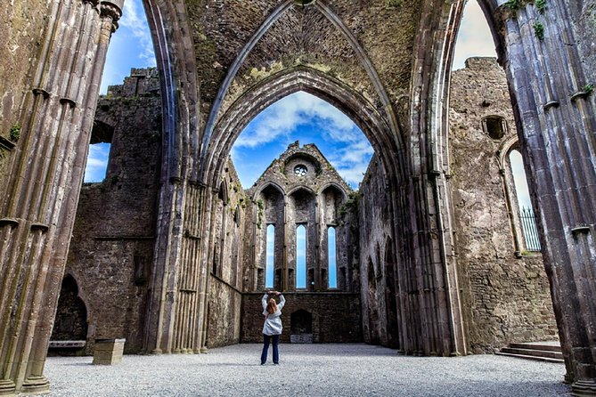 Blarney, Rock of Cashel & Cahir Castles Day Tour From Dublin - The long coach ride is part of the bargain