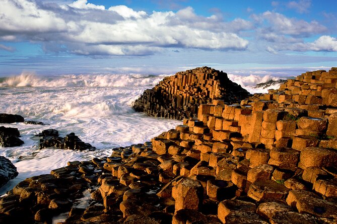 Chauffeur Giants Causeway & Belfast Private Day Tour From Dublin - Lunch and a pause in Ballintoy