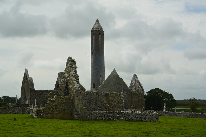 Cliffs of Moher and Burren Private Day Tour - Doonagore Castle and the Doolin coast