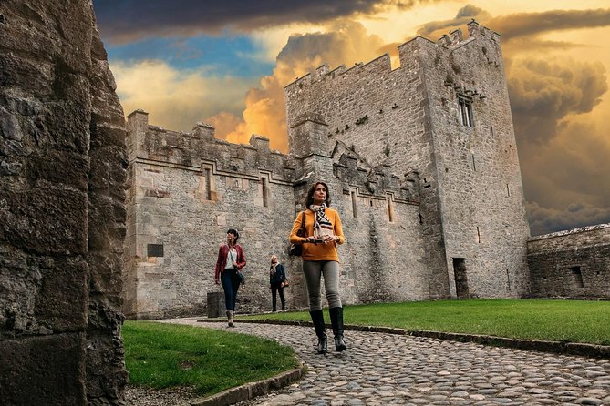 Cork City, Cahir Castle and Rock of Cashel Tour with Spanish Speaking Guide - Two Hours to Find Your Cork