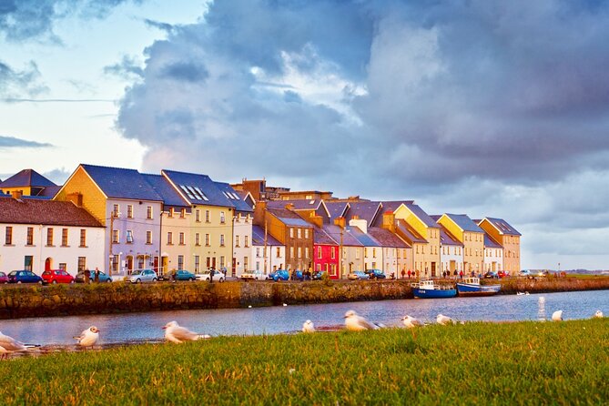 Day trip to Cliffs of Moher & Bunratty Castle and Ennis - What this Dublin to Moher day trip really offers