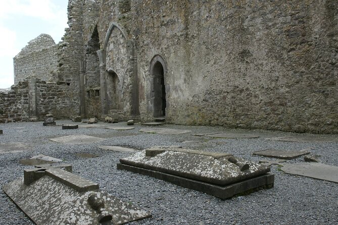 Day trip to Cliffs of Moher & Bunratty Castle and Ennis - Ninety minutes at the Cliffs of Moher
