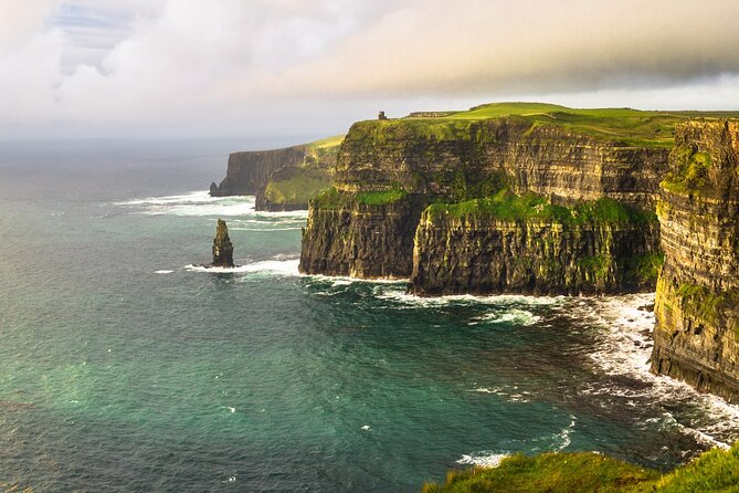 Day trip to Cliffs of Moher & Bunratty Castle and Ennis - The 7:00 a.m. start and the first stop at Barack Obama Plaza