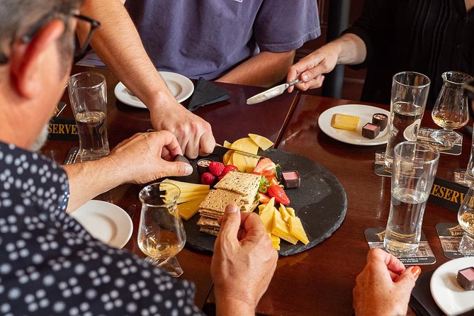 Deluxe Whiskey and Food Tasting in Dublin - Walking through Dublin to the second pub