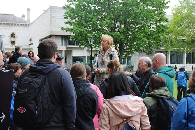 Dublin Book of Kells, Castle and Molly Malone Statue Guided Tour - What the guides add to the experience