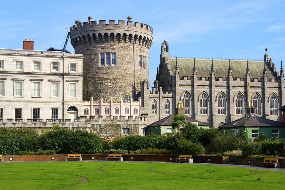 Dublin: Book of Kells, Dublin Castle and Christ Church Tour - City Hall and Dublin Castle’s courtyards