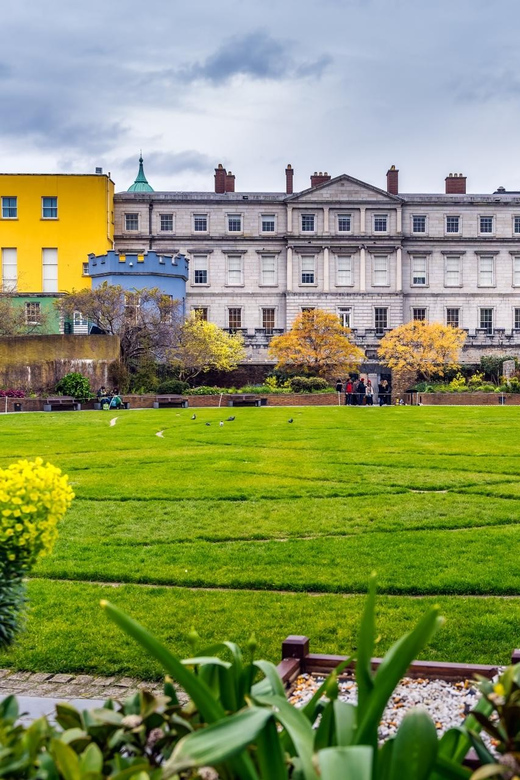 Dublin: Book of Kells, Dublin Castle and Christ Church Tour - What the guide adds to the experience