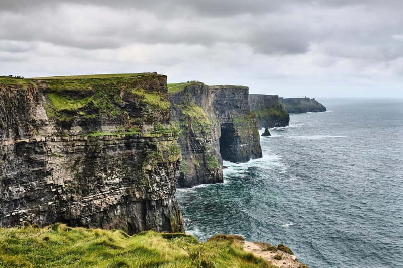 Dublin: Cliffs of Moher, Bunratty Castle and Ennis Day Trip - Bunratty Castle in 105 minutes