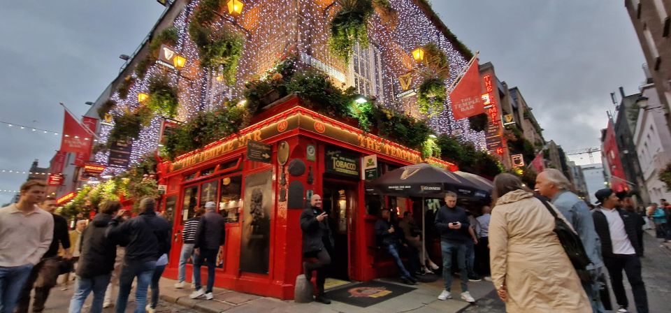 Dublin: Dublin City Highlights Private Guided Walking Tour - Crossing the Ha’penny Bridge