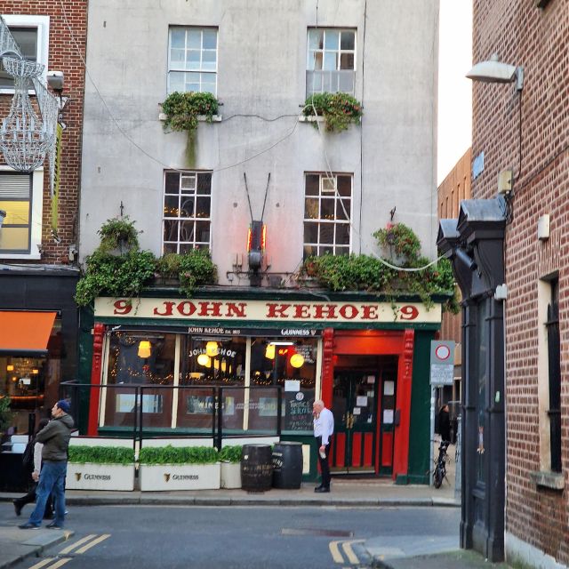 Dublin: Dublin City Highlights Private Guided Walking Tour - College Green and the former Irish Parliament