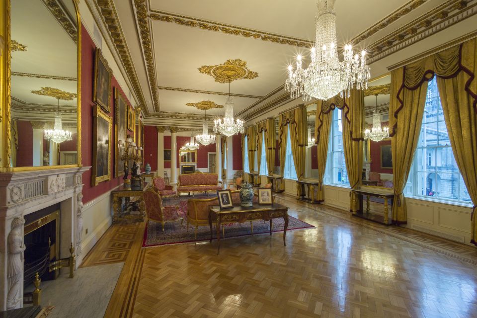 Dublin Explorer Pass: Save up to 50% on 3 to 7 Attractions - Dublin Castle and Dublinia add context
