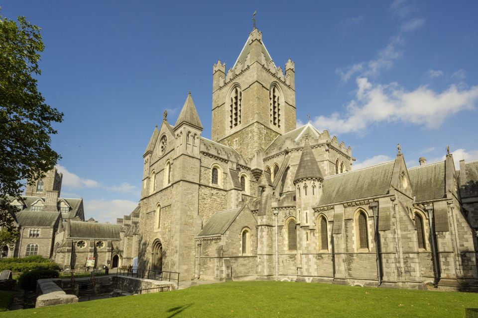 Dublin Explorer Pass: Save up to 50% on 3 to 7 Attractions - Food on Foot and other guided activities
