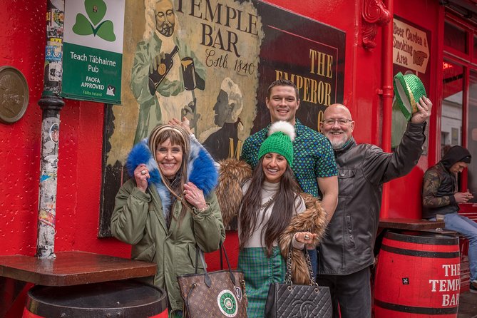 Dublin Family Adventure: Cherished Memories in Every Photo - Temple Bar, from famous pub fronts to crowded lanes