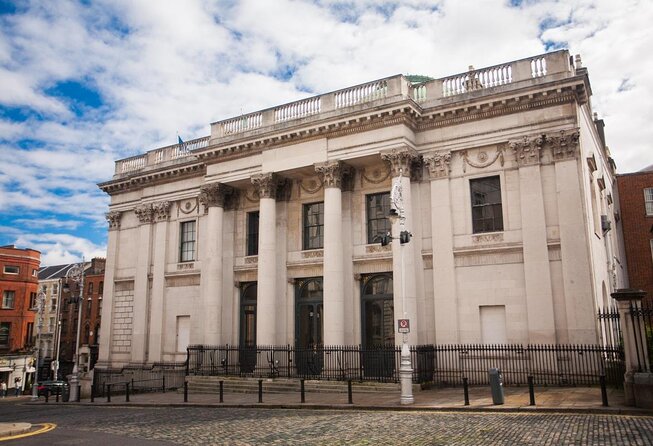 Dublin Ghost Hunt Exploration Game and Tour - Starting among gold, Vikings, and bog men
