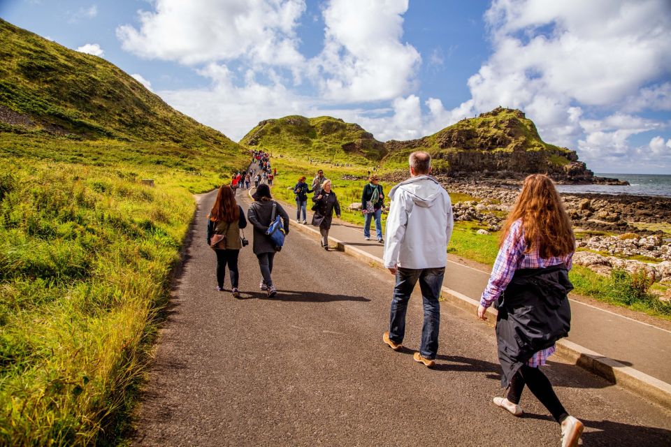 Dublin: Giant's Causeway & Belfast (Titanic or Black Taxi) - Guides, buses, and the human side