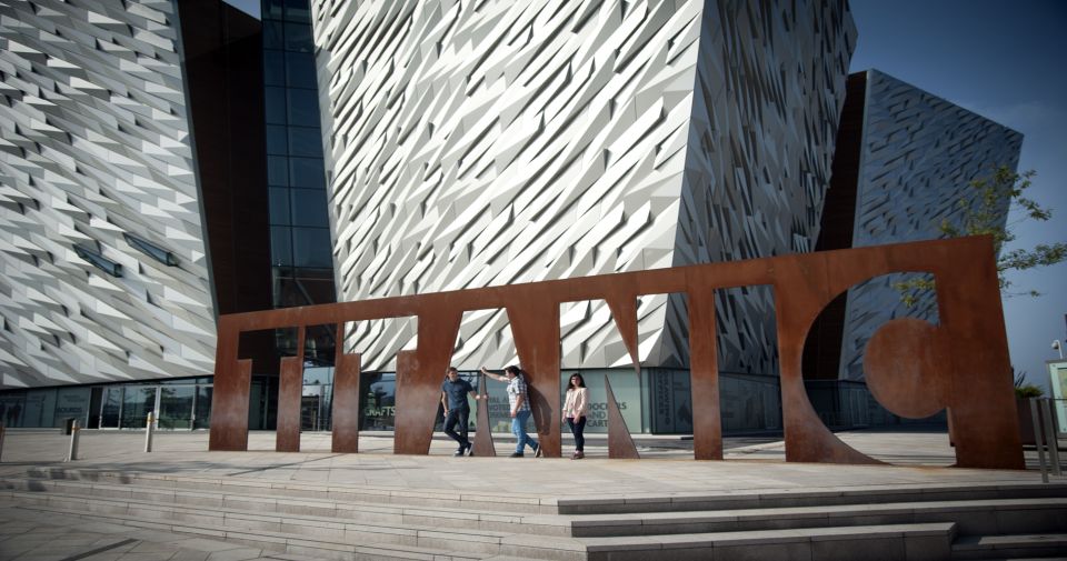 Dublin: Giant's Causeway & Belfast (Titanic or Black Taxi) - Leaving Dublin through the Boyne Valley