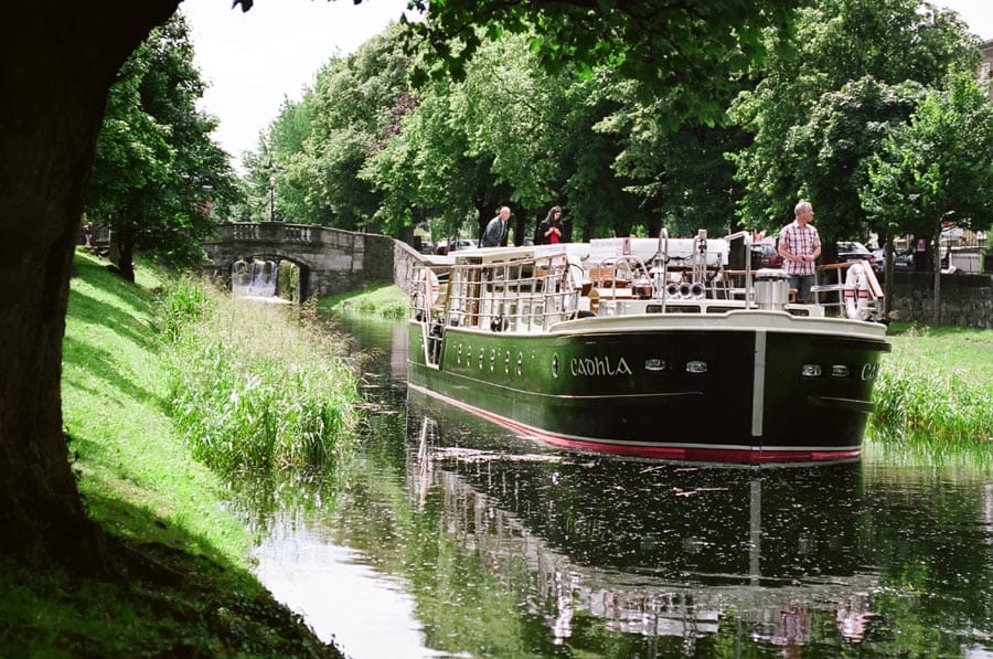 Dublin: Grand Canal Cruise with Dinner - Two hours feels both right and short