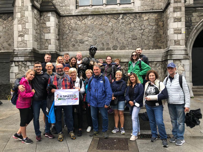 Dublin Highlights: 2.45-Hour Walking Tour in Italian - Starting at Trinity College and meeting Molly Malone
