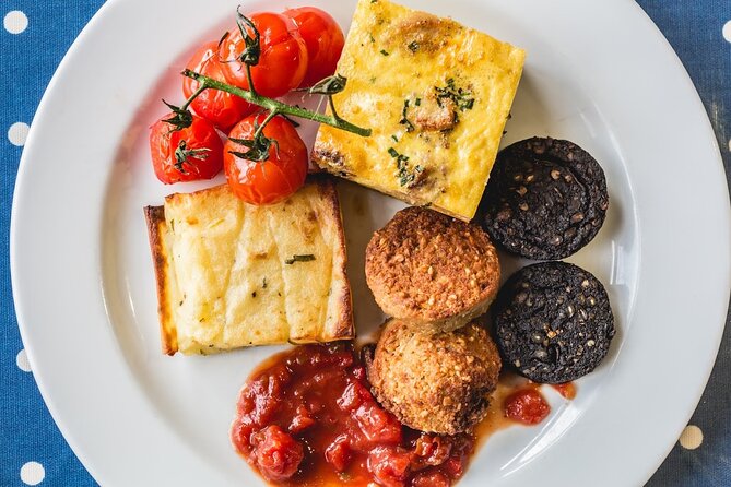 Dublin Historical Centre Food Tour with 8 Food Tastings & Drinks - Warm sausage rolls and the first secret bite