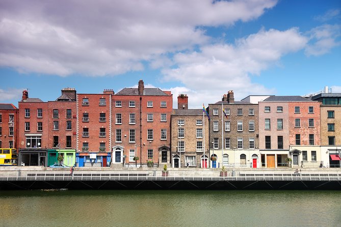 Dublin Hop-on Hop-off Bus Tour - Live Tour auf Deutsch - Pearse Street, the National Gallery, and Leinster House