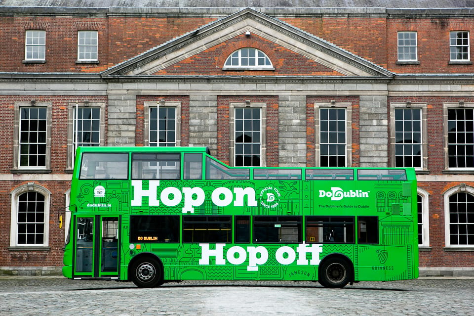 Dublin: Hop-on Hop-off Tour with Live German Commentary - Trinity College, Temple Bar, and Dublin Castle