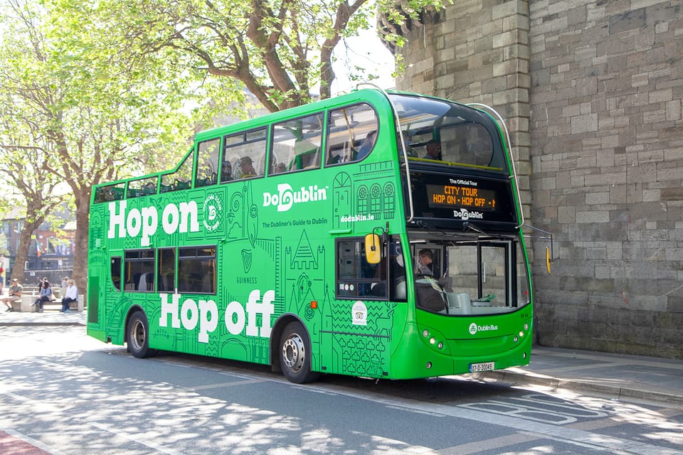 Dublin: Hop-on Hop-off Tour with Live German Commentary - Live commentary, recorded audio, and a useful warning