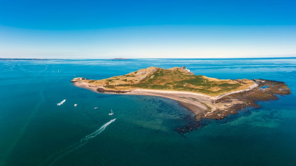 Dublin: Howth Coast and Ireland's Eye Boat Tour - Rain, wind, and choosing the right day