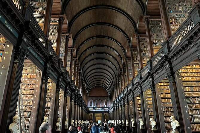 Dublin in a Day: Dublin Castle, Book of Kells, Guinness & Whiskey - Dublin Castle and the medieval center