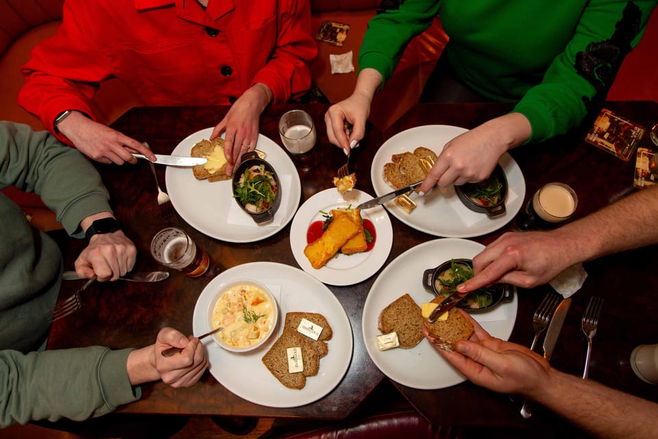 Dublin: Irish Food Trail Walking Tour with 3 Courses - Three courses, three Dublin addresses
