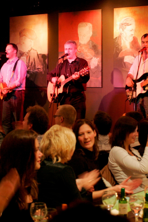 Dublin: Irish Night Show at the Merry Ploughboy Pub - The optional three-course Irish dinner