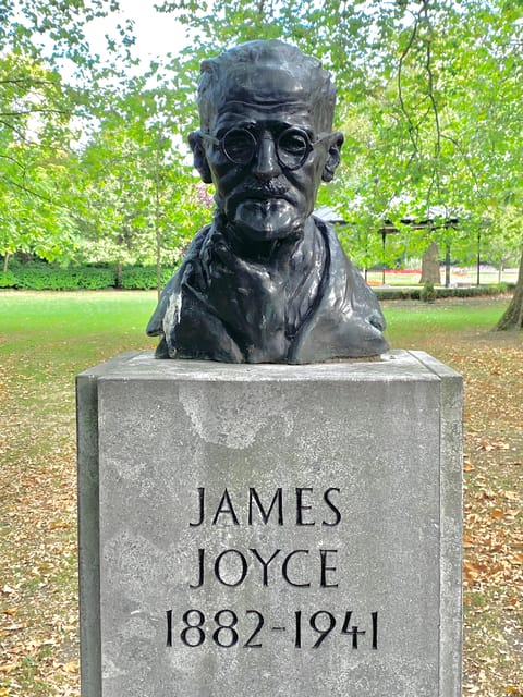 Dublin: Literary Walking Tour - Wilde, Yeats & Joyce - The National Library and W.B. Yeats