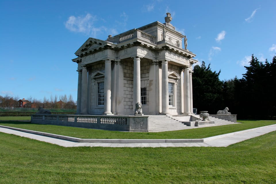 DUBLIN: Malahide castle and Howth MULTILINGUAL full day tour - Starting in central Dublin at 9:30 AM