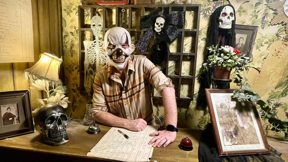 Dublin: Murder Mystery at the National Wax Museum - What happens when you check in at reception