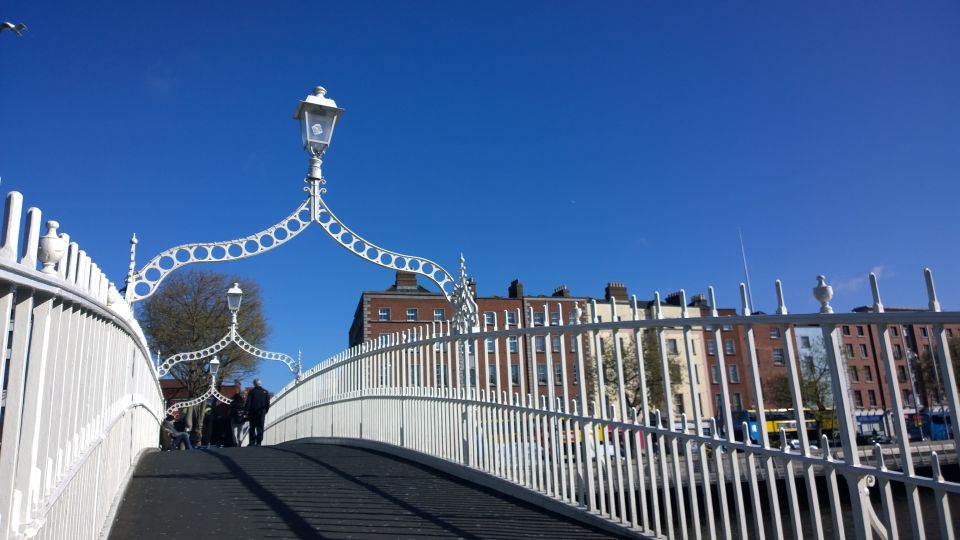 Dublin: Private City Tour in German - The Docklands for modern Dublin