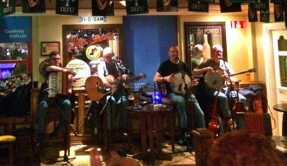 Dublin: Private Pub Tour - Stop two: local character and Irish writers