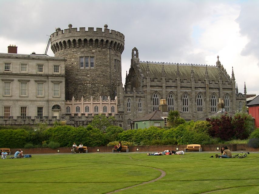 Dublin: Private Tour of City Monuments in Spanish - St. Audoen’s Park and the cathedral quarter