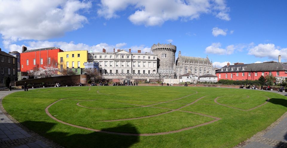 Dublin: Private Tour of City Monuments in Spanish - The city center route and its flexible pace