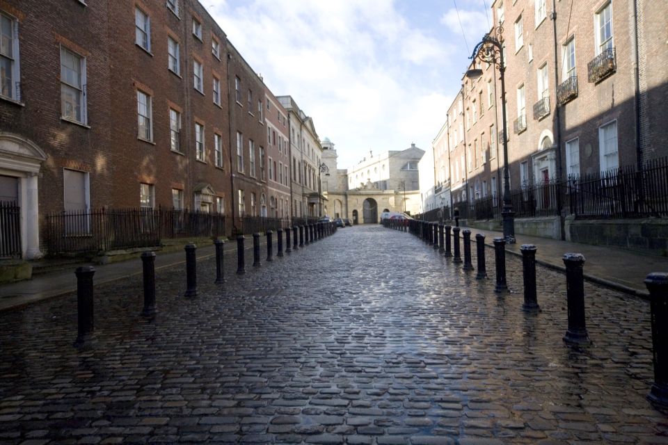 Dublin: Private Tour of City Monuments in Spanish - What the Spanish-speaking guide adds