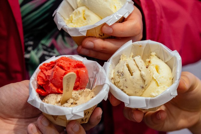 Dublin Private Walking Food Tour With Locals with 10 Tastings - Ten tastings, from potato cakes to Irish drinks